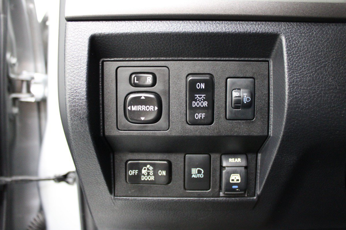 Used 2018 Toyota Tundra SR5 w/ SR5 Upgrade Package AWD/4WD image 16