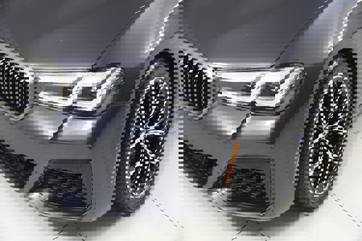 Used 2023 BMW M550i xDrive image 68