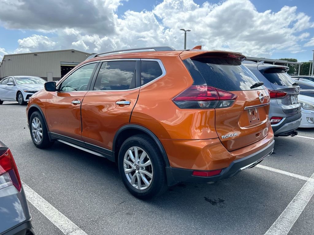 Used 2018 Nissan Rogue SV image 3
