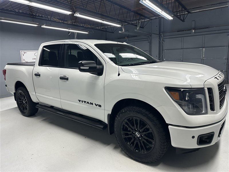 Used 2018 Nissan Titan SV w/ SV Convenience Package AWD/4WD image 8