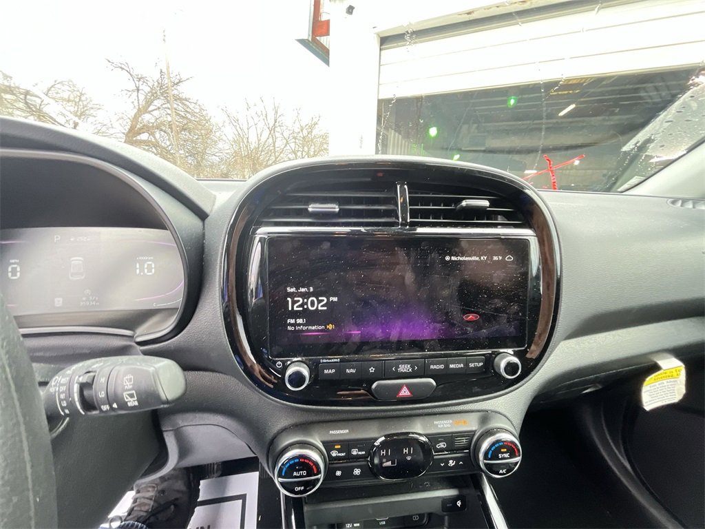 Used 2023 Kia Soul S image 16