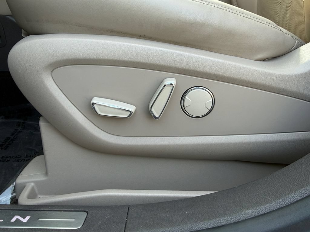 Used 2023 Lincoln Nautilus Reserve AWD/4WD image 10