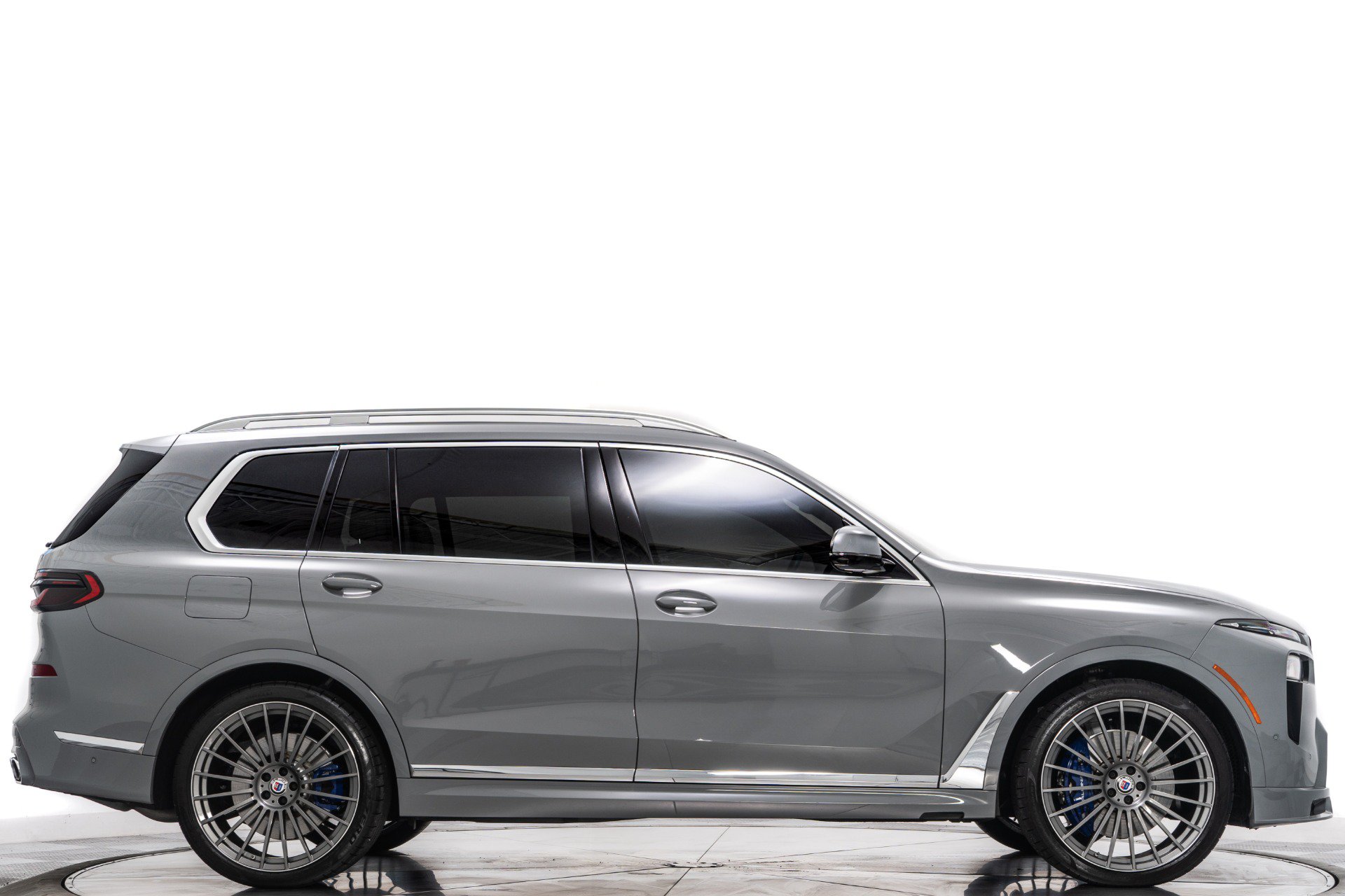 Used 2024 BMW ALPINA XB7 AWD/4WD image 3