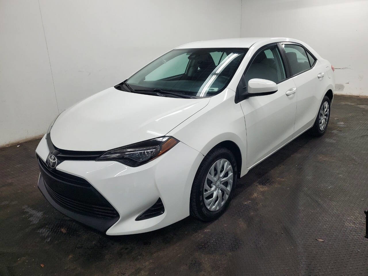 Used 2019 Toyota Corolla LE image 1