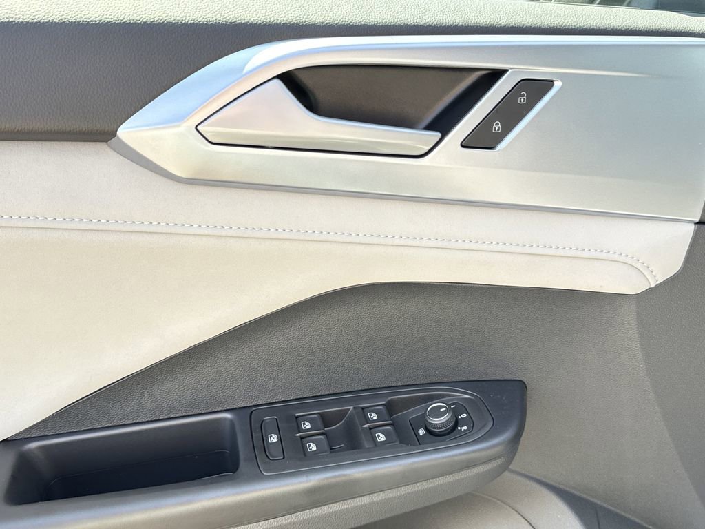New 2025 Volkswagen Taos SE image 24