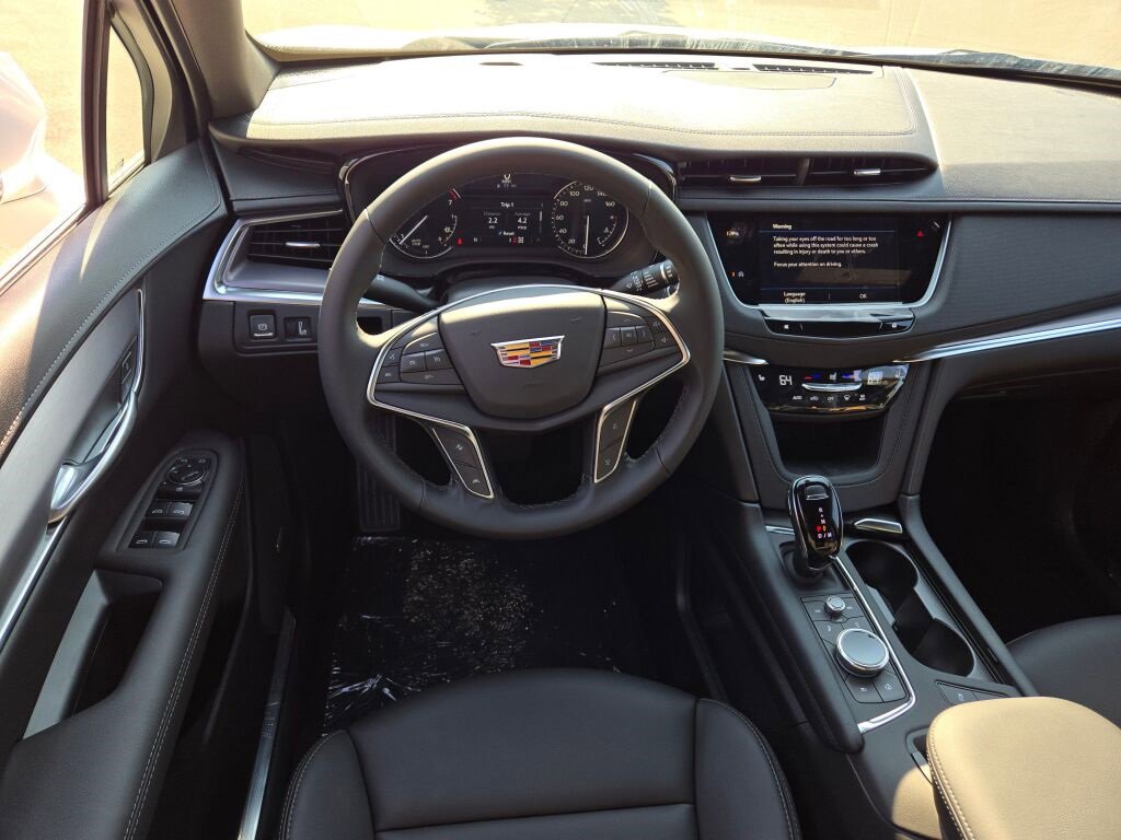 New 2025 Cadillac XT5 Luxury image 24