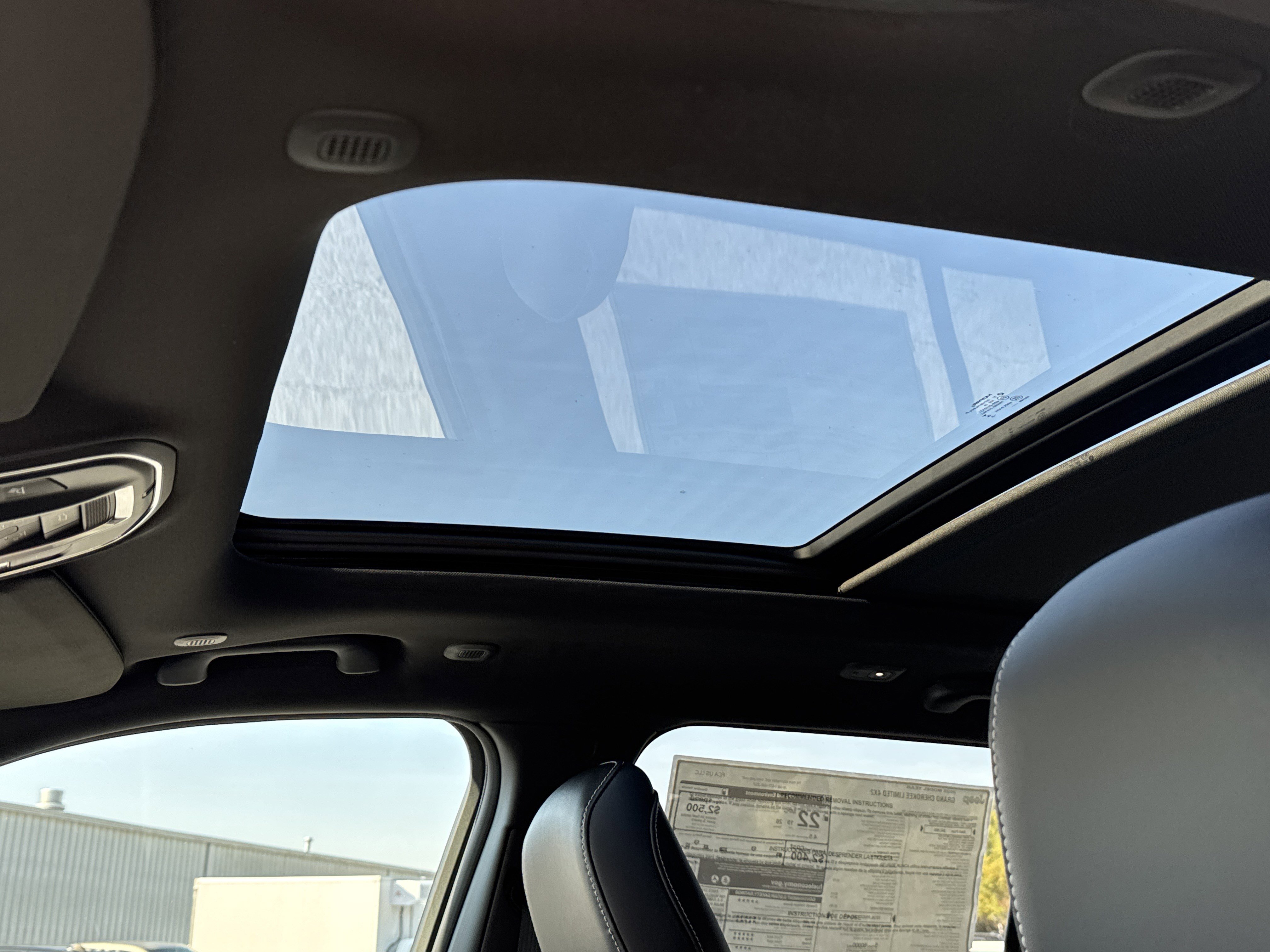 New 2025 Jeep Grand Cherokee Limited w/ Black Appearance Package image 38