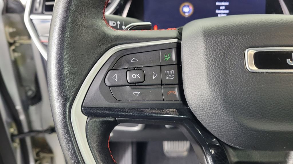 Used 2022 Jeep Grand Cherokee Trailhawk w/ Luxury Tech Group III image 17