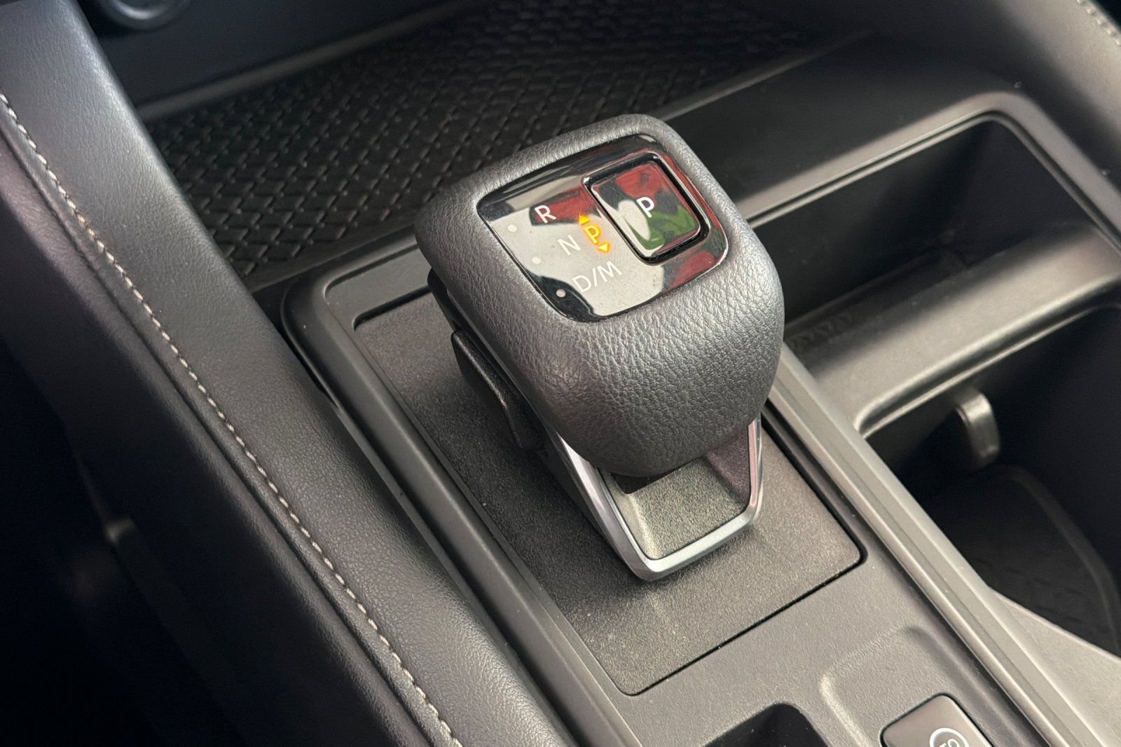 Used 2025 Nissan Pathfinder S FWD image 25