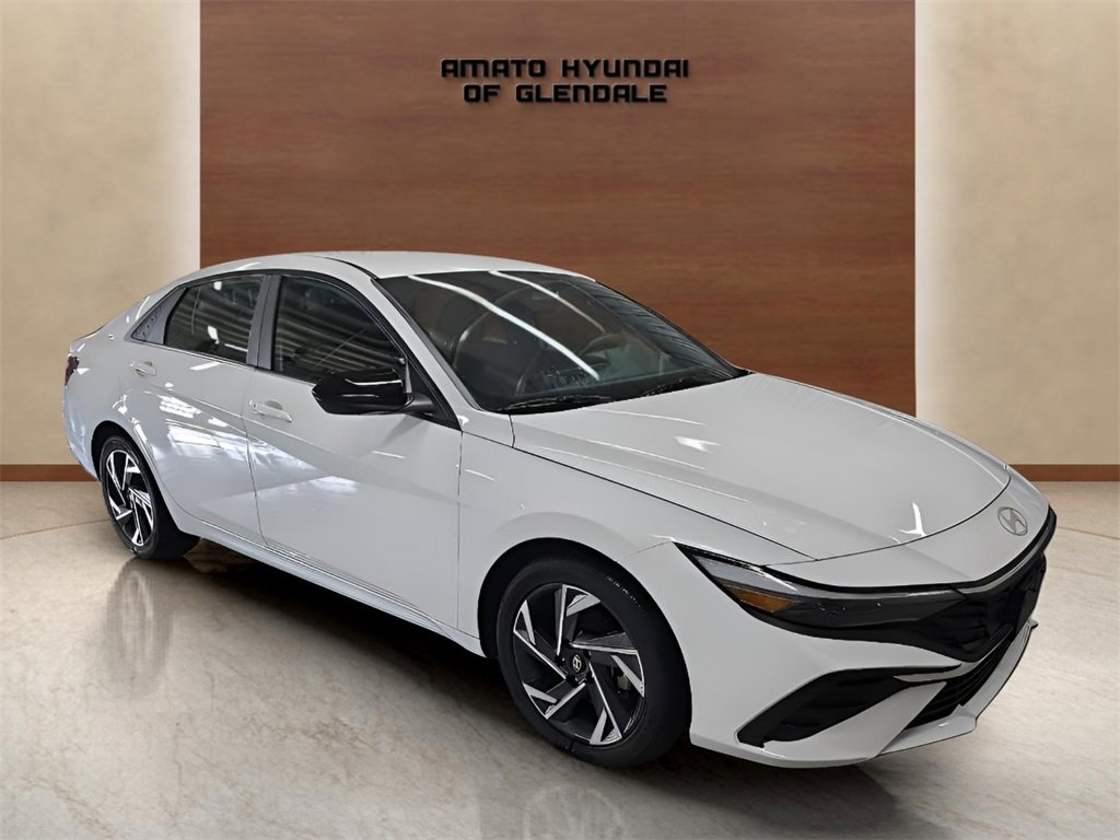 Used 2025 Hyundai Elantra Sport image 8