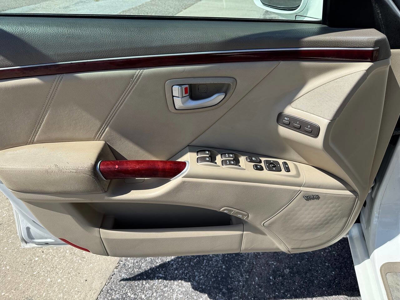 Used 2008 Hyundai Azera Limited image 11