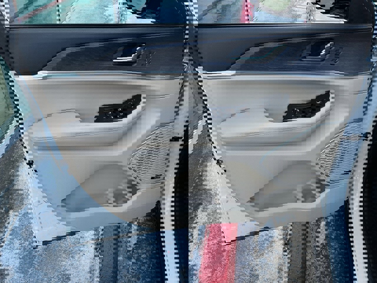 Used 2023 Jeep Grand Cherokee Limited w/ Trailer Tow Prep Group (B) image 13