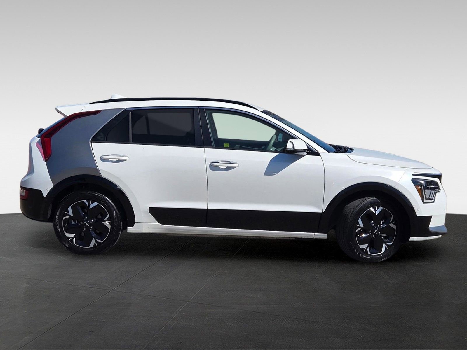 Used 2023 Kia Niro Wave image 3