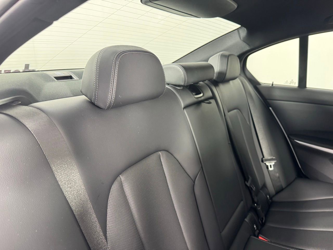 Used 2023 BMW 330i Sedan w/ Premium Package image 29