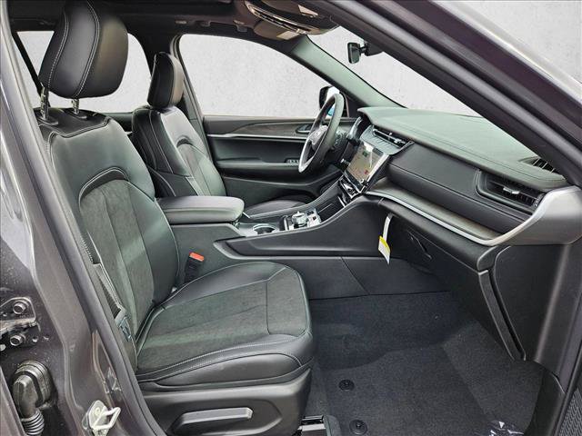 New 2026 Jeep Grand Cherokee Altitude AWD/4WD image 17