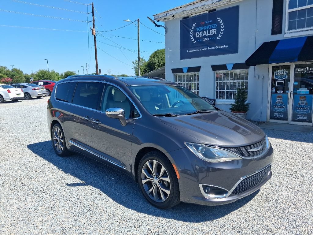Used 2017 Chrysler Pacifica Limited w/ UConnect Theater Package FWD image 23
