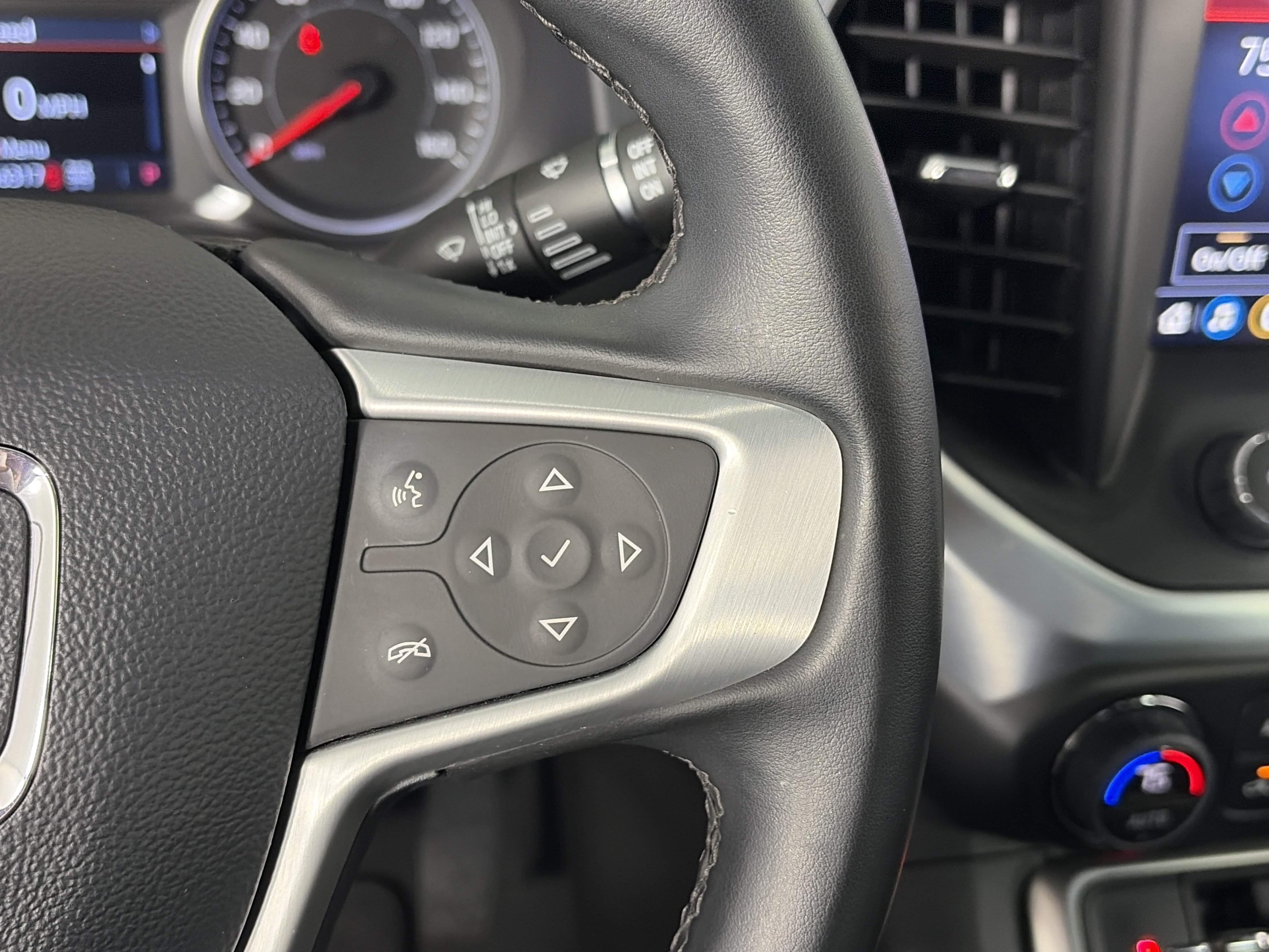Certified 2023 GMC Acadia SLT AWD/4WD image 35
