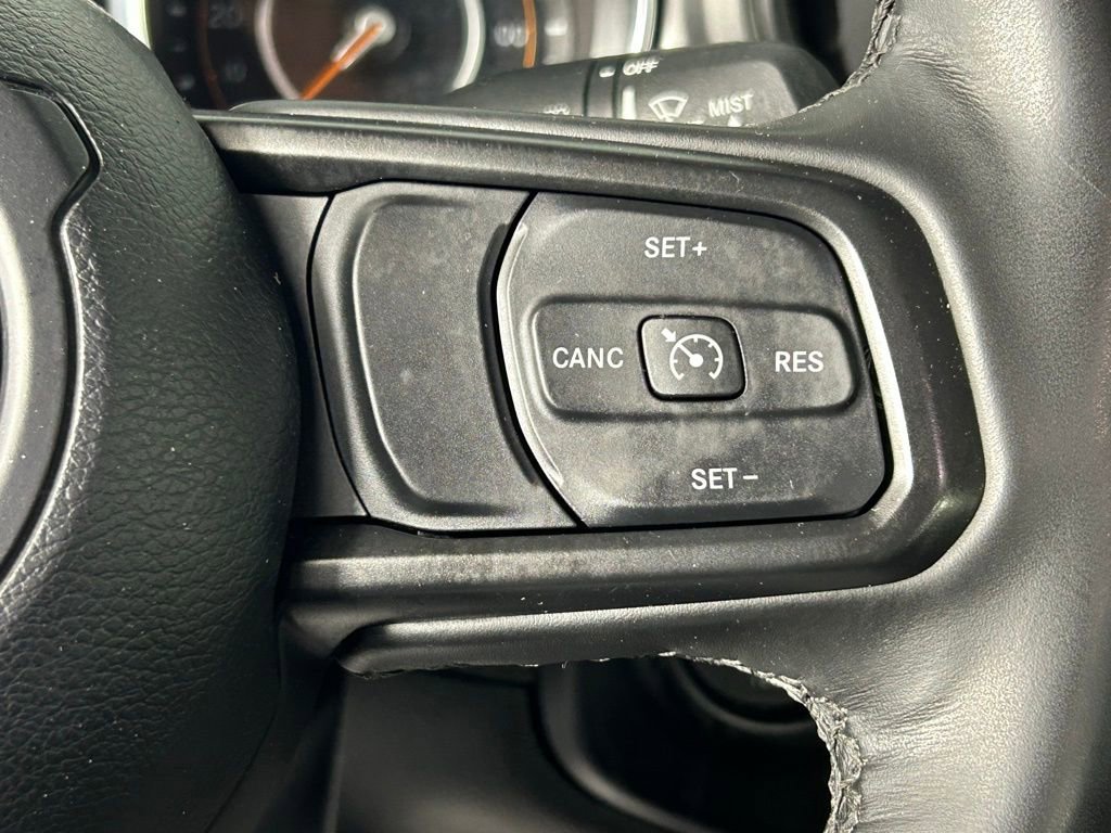 Used 2022 Jeep Gladiator Willys AWD/4WD image 27