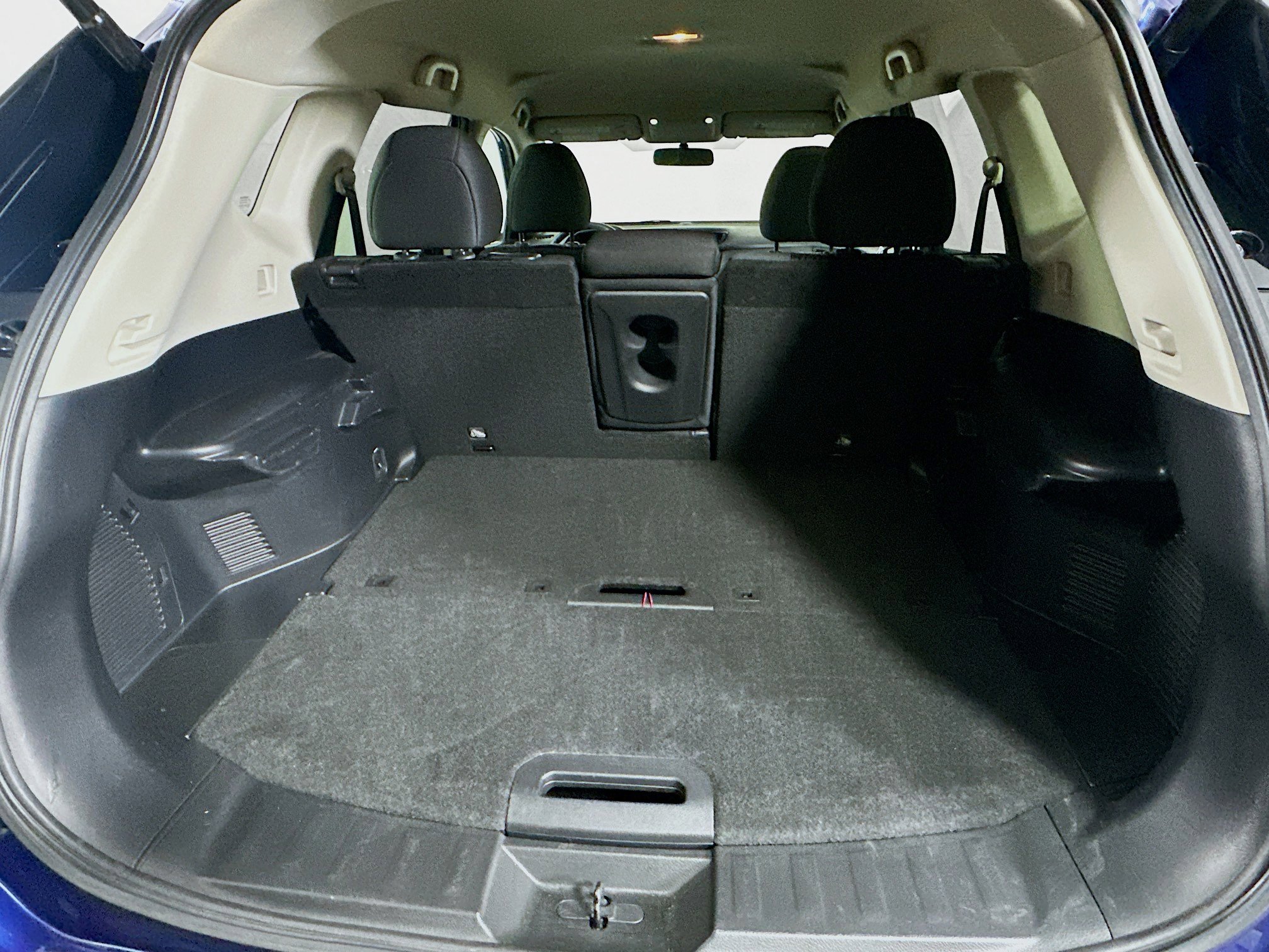 Used 2018 Nissan Rogue SV w/ Premium Package image 26