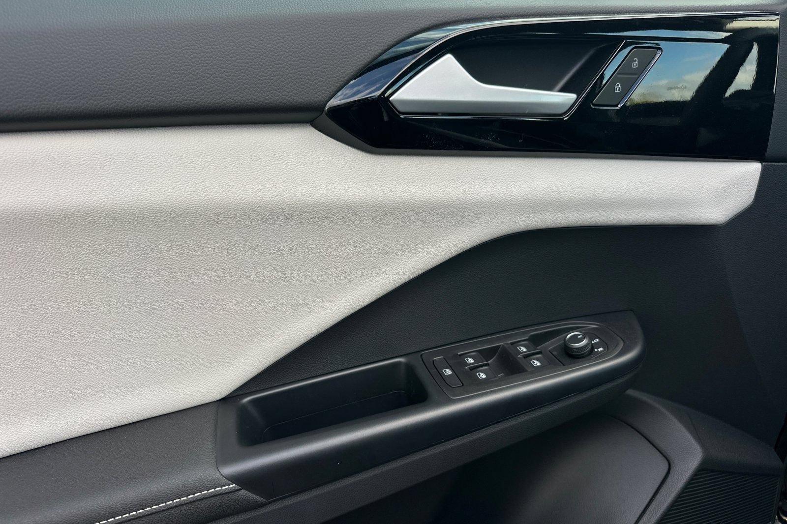 New 2026 Volkswagen Taos S FWD image 11