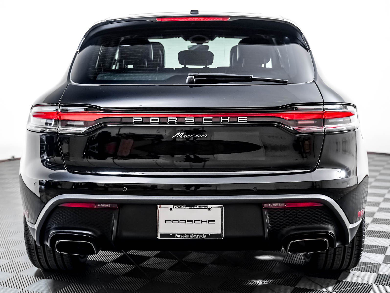 Certified 2023 Porsche Macan S AWD/4WD image 11