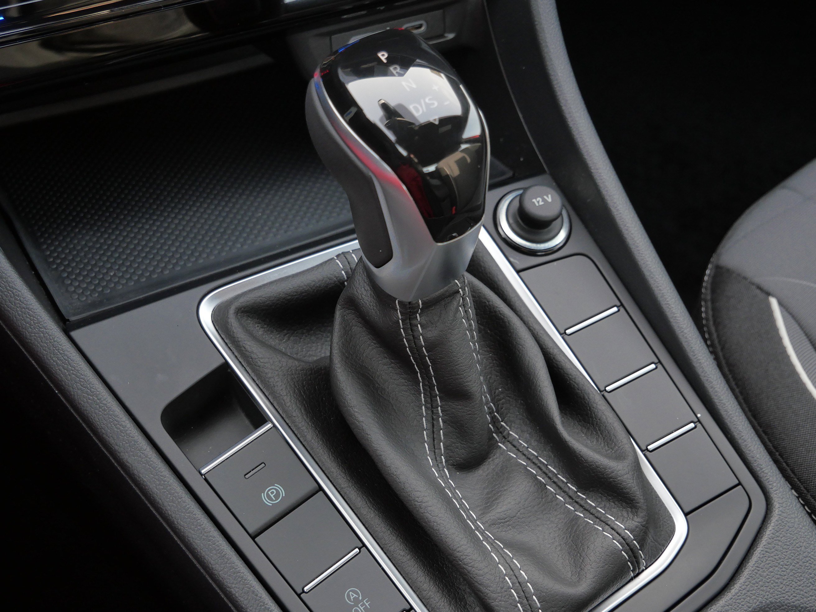 Certified 2025 Volkswagen Jetta Sport image 25