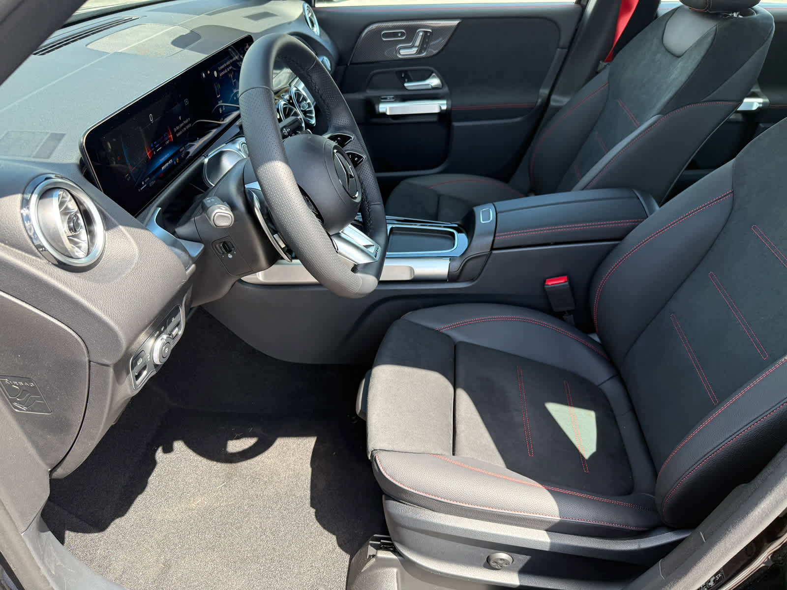 New 2025 Mercedes-Benz GLB 35 AMG 4MATIC image 10