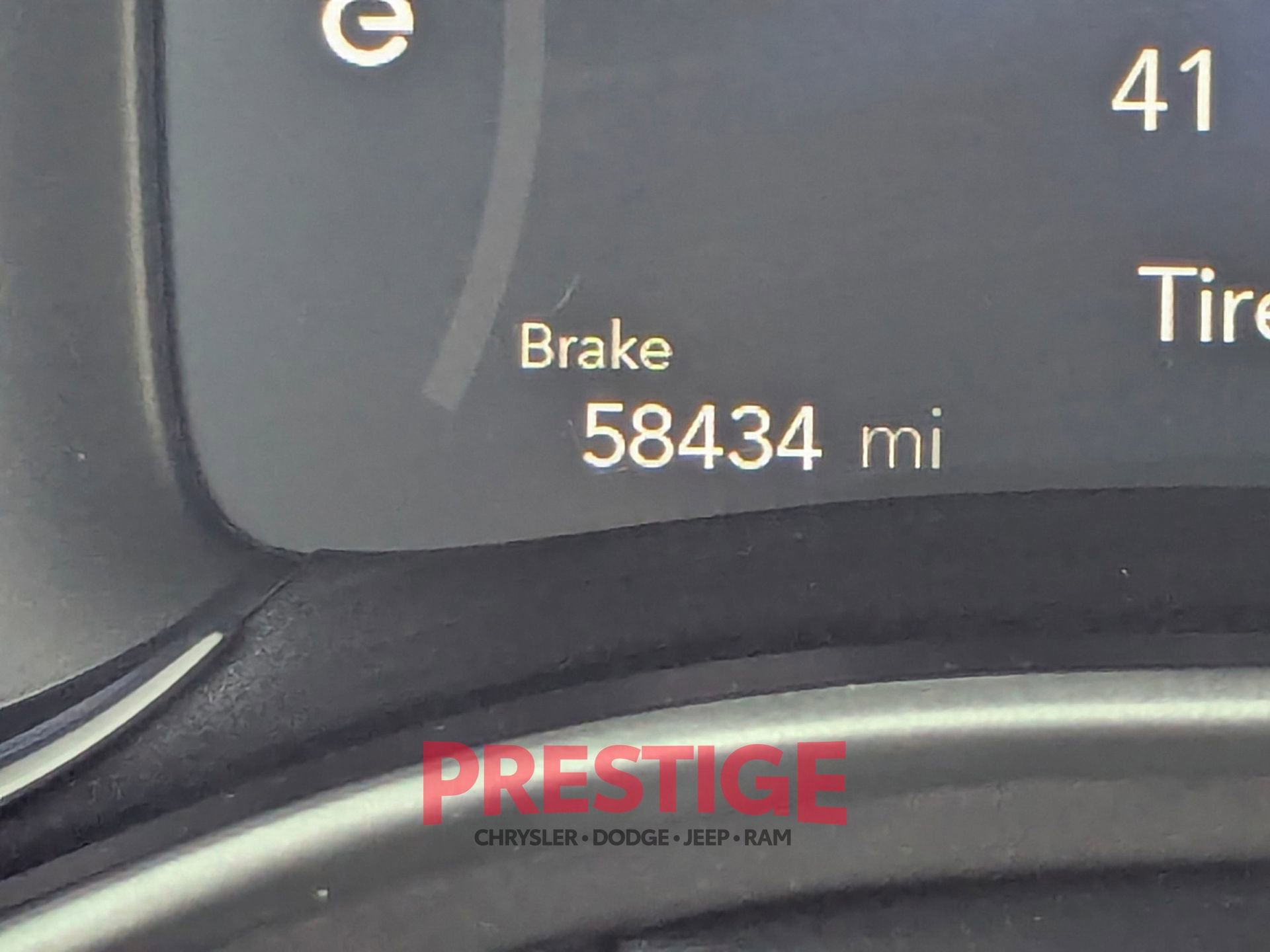 Used 2024 Chrysler Pacifica Select image 15