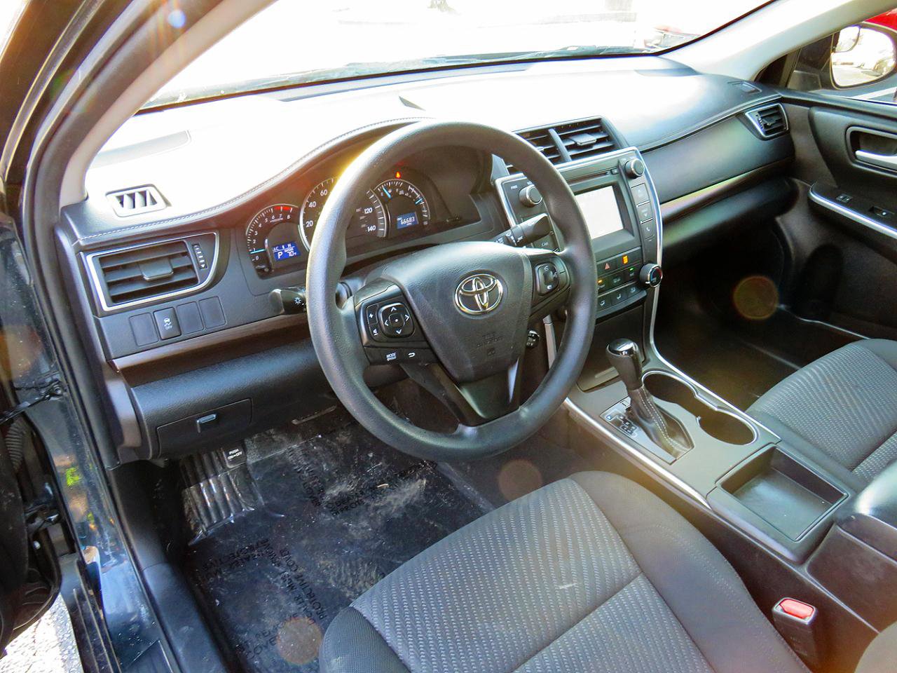 Used 2015 Toyota Camry LE image 12