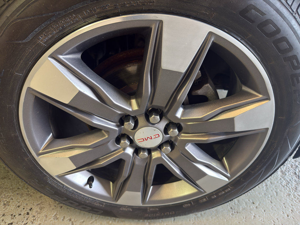 Used 2019 GMC Acadia SLT w/ LPO, Cargo Package AWD/4WD image 39