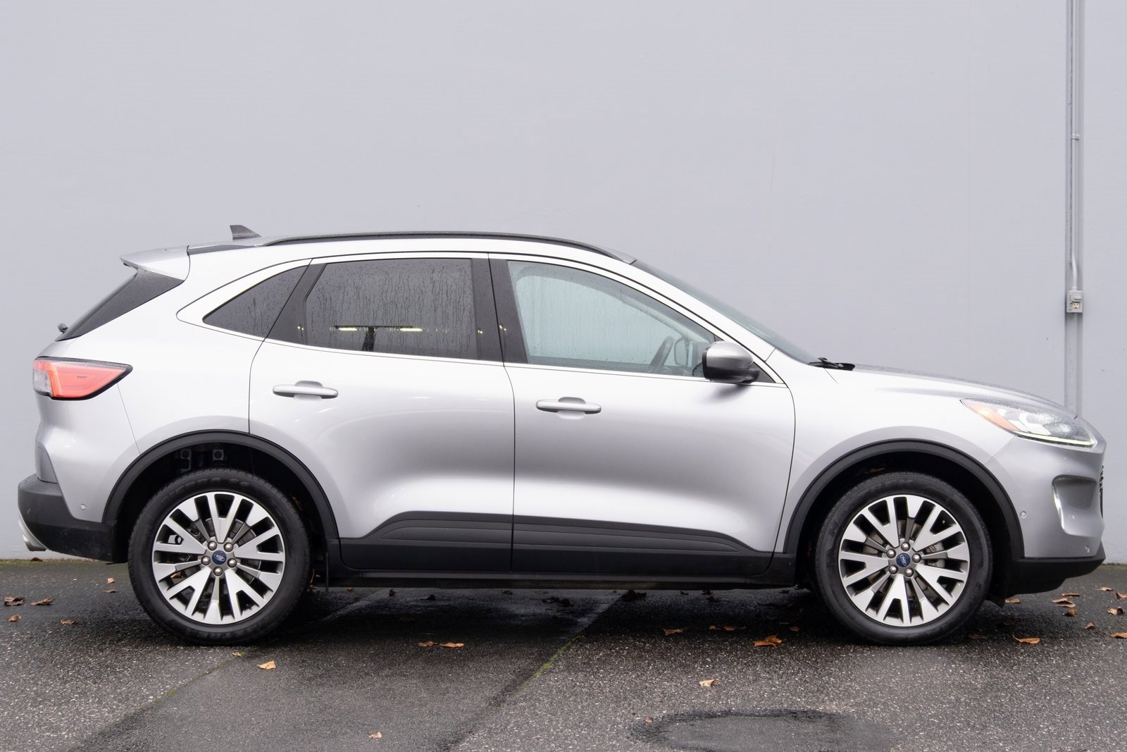 Used 2021 Ford Escape Titanium image 30