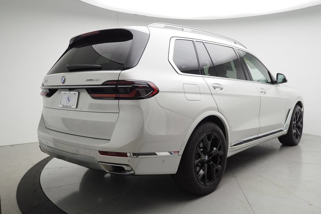 Used 2026 BMW X7 xDrive40i w/ Premium Package AWD/4WD image 3