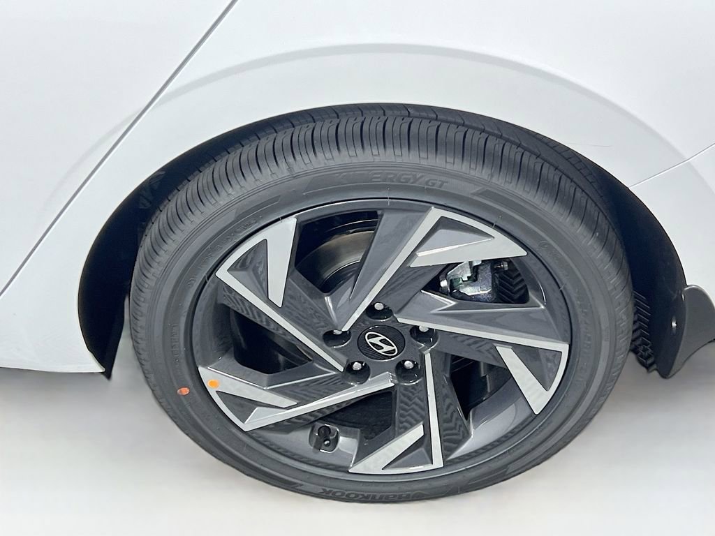 New 2025 Hyundai Elantra SEL image 15