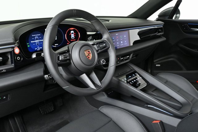 Certified 2025 Porsche Macan Electric image 4