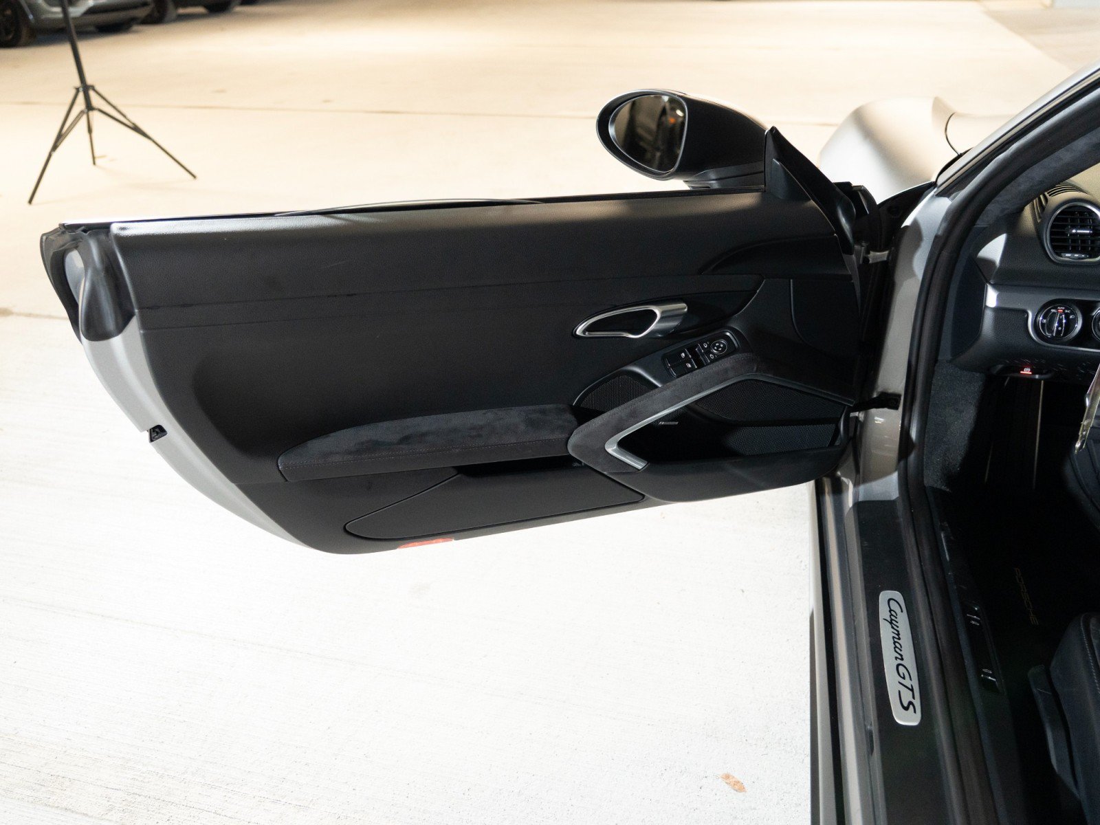 Certified 2019 Porsche 718 Cayman GTS RWD image 17