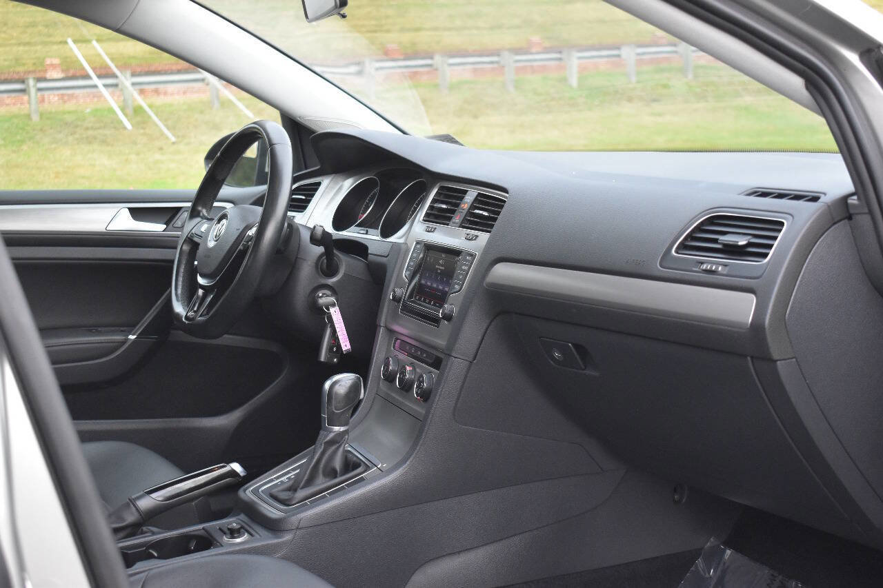 Used 2015 Volkswagen Golf S image 16