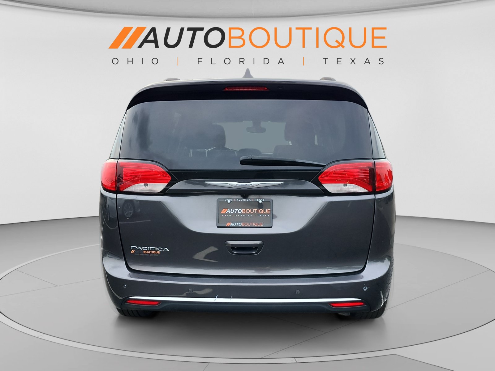 Used 2017 Chrysler Pacifica Touring-L FWD image 4