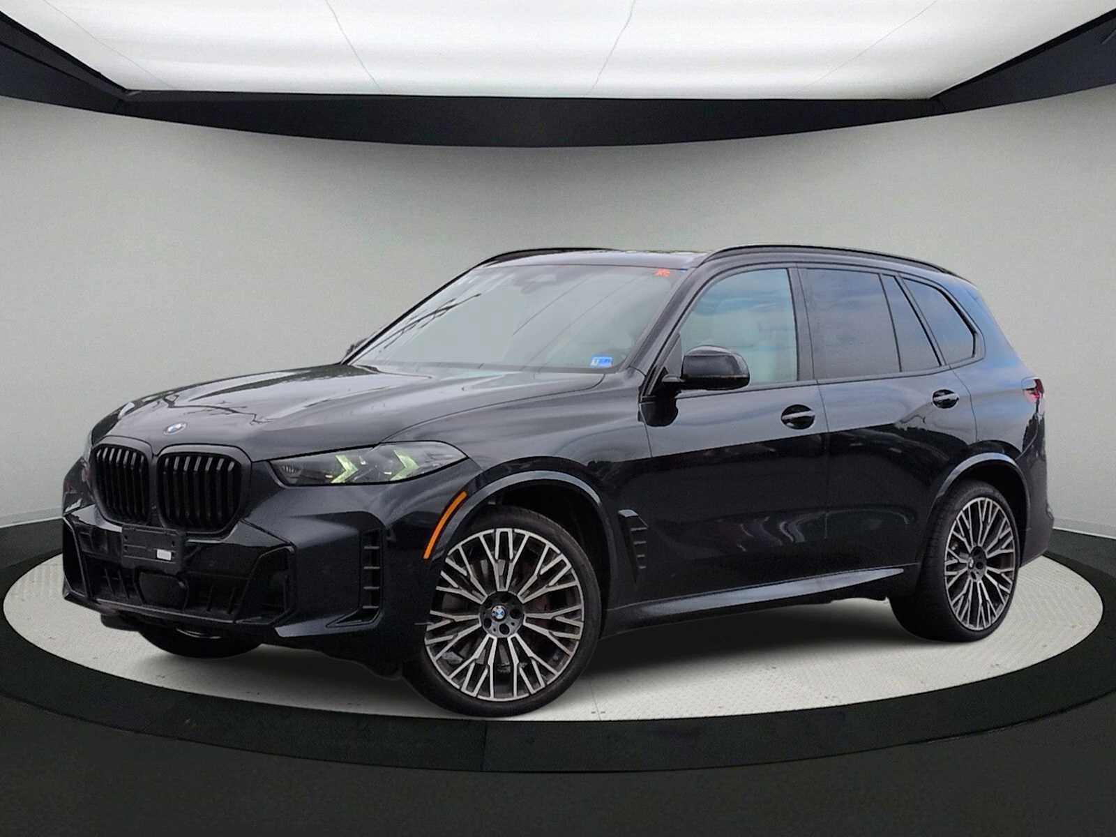 Certified 2026 BMW X5 xDrive40i w/ M Sport Package AWD/4WD image 1