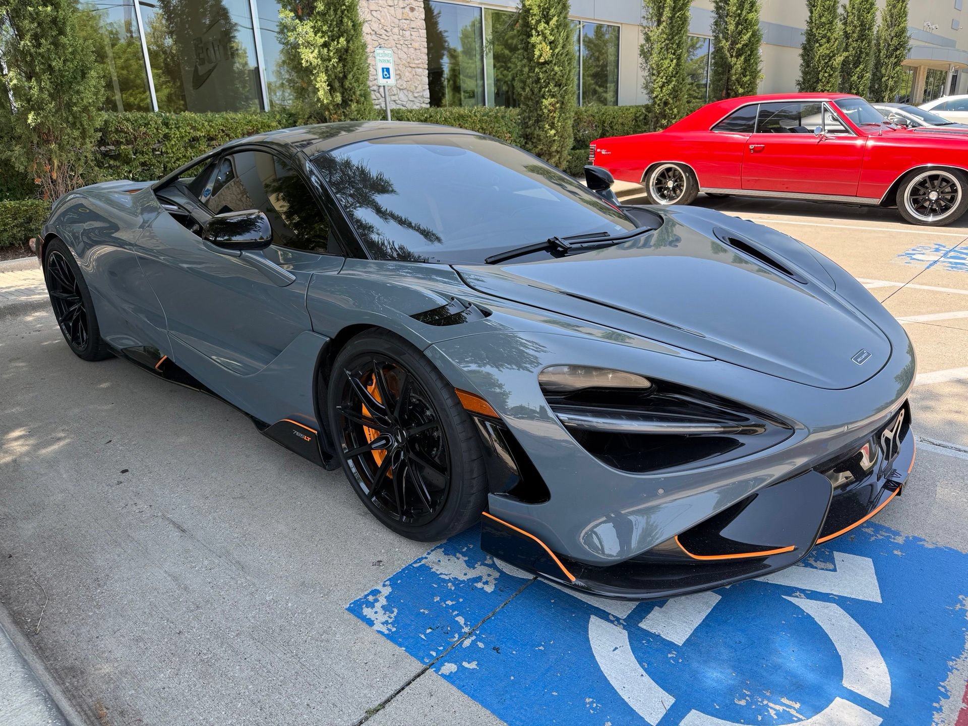 Used 2022 McLaren 765LT RWD image 2