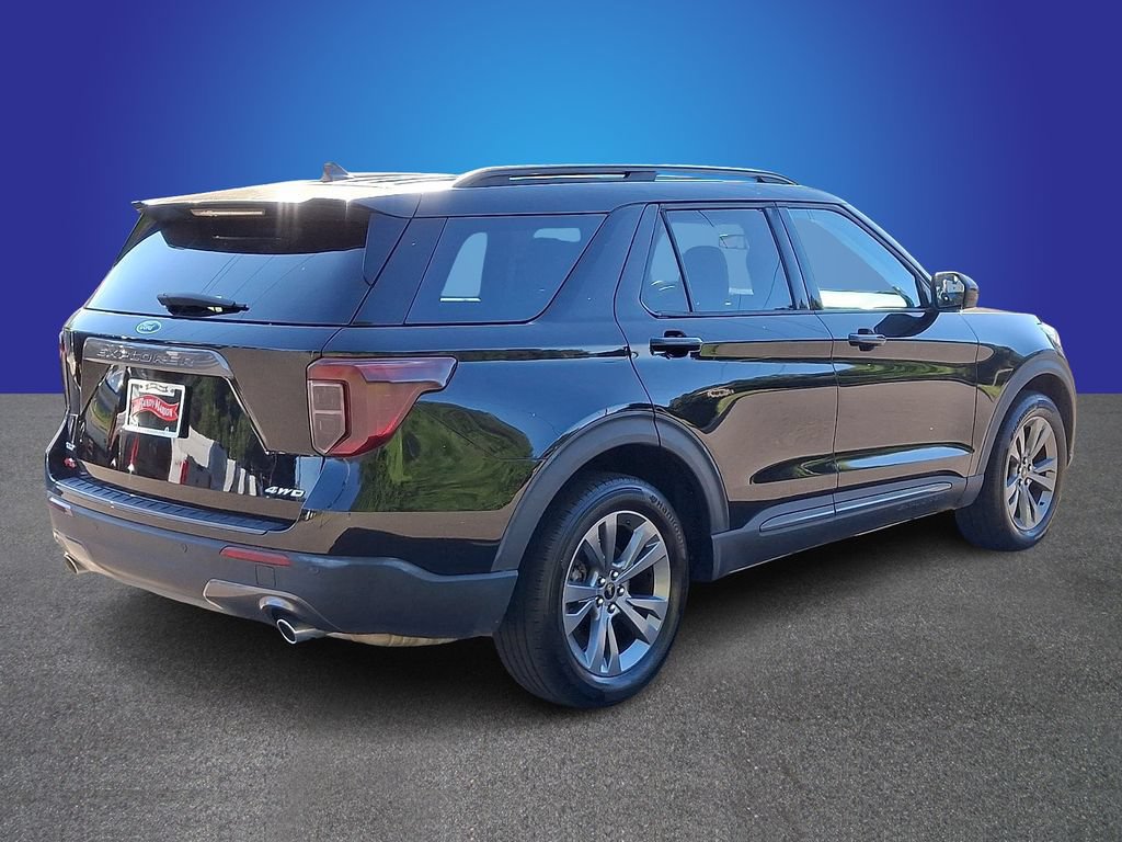 Used 2022 Ford Explorer XLT w/ Equipment Group 202A AWD/4WD image 4