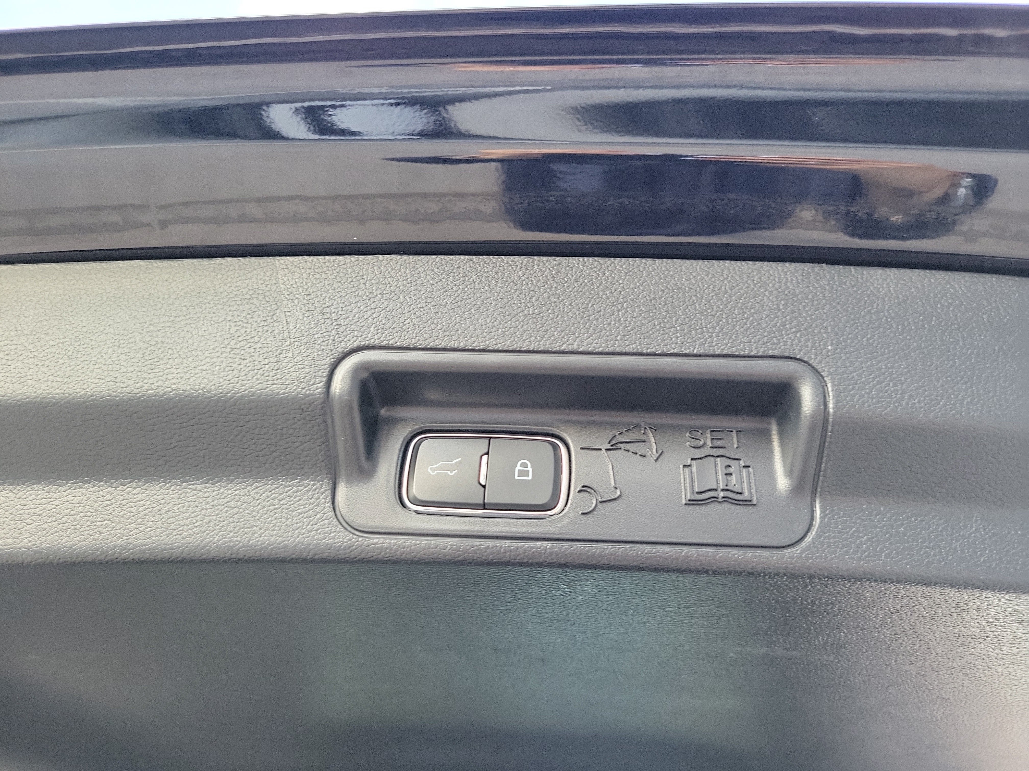 Used 2025 Ford Explorer ST-Line w/ Premium Package RWD image 17