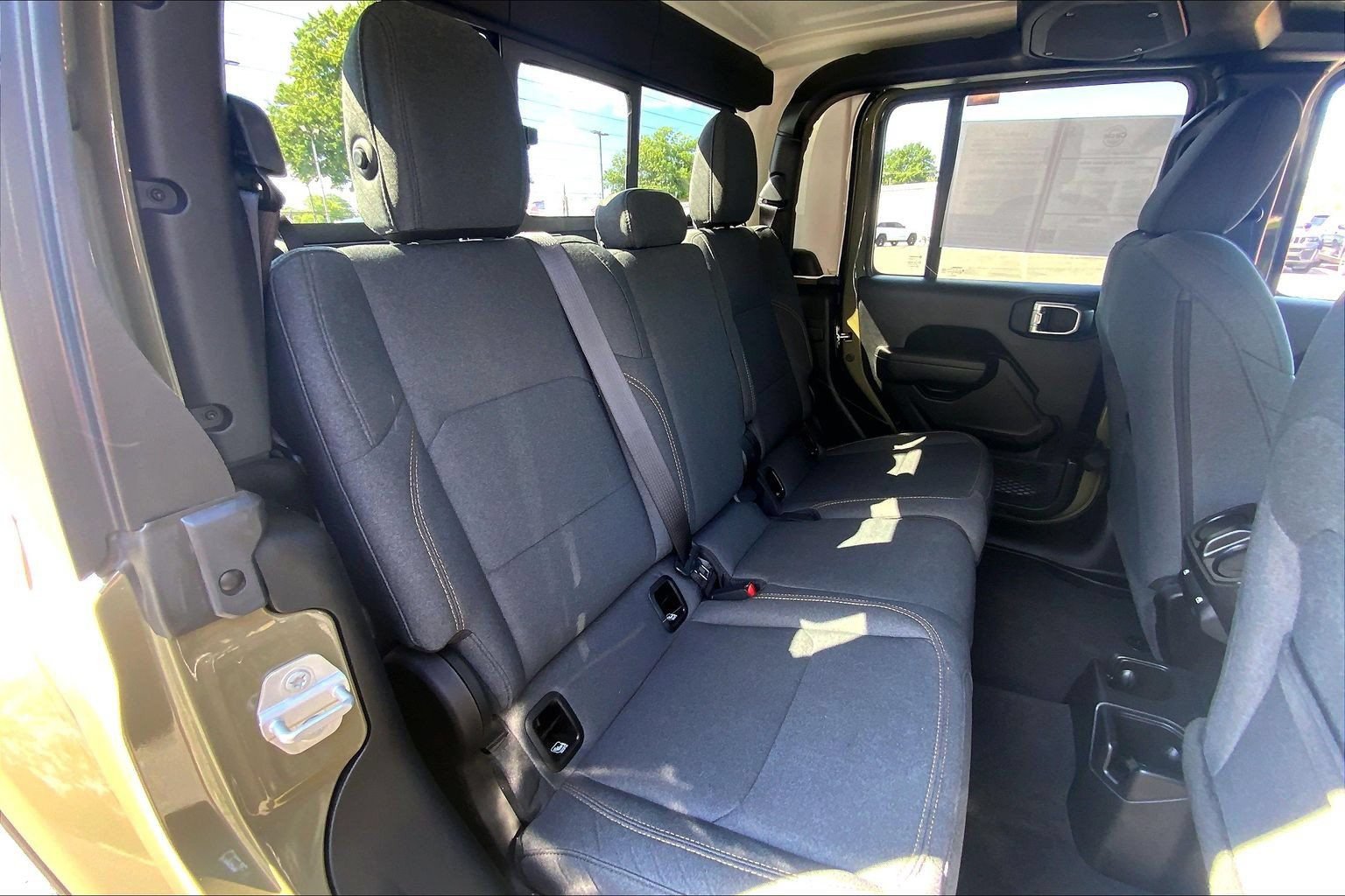 Certified 2025 Jeep Gladiator Sport AWD/4WD image 18