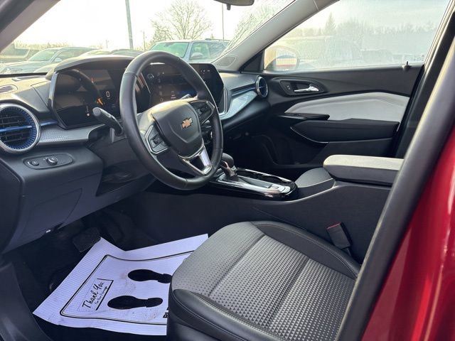 Used 2025 Chevrolet Trax LT w/ Driver Confidence Package image 8