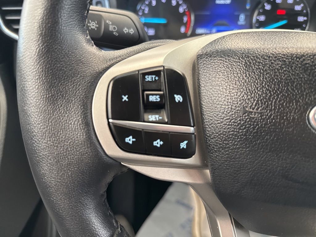 Used 2024 Ford Explorer XLT w/ Equipment Group 202A AWD/4WD image 16