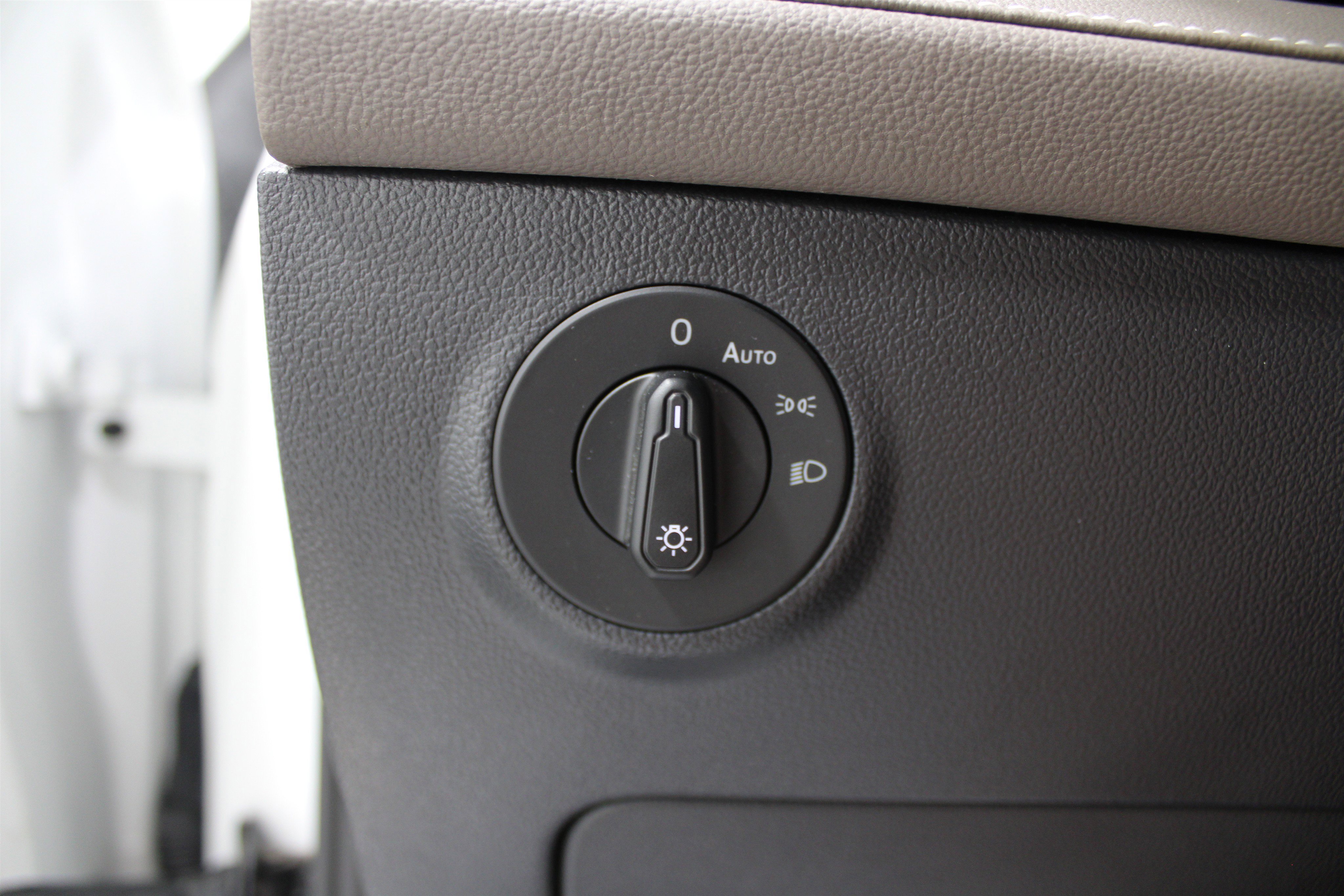 Used 2024 Volkswagen Taos SEL image 8