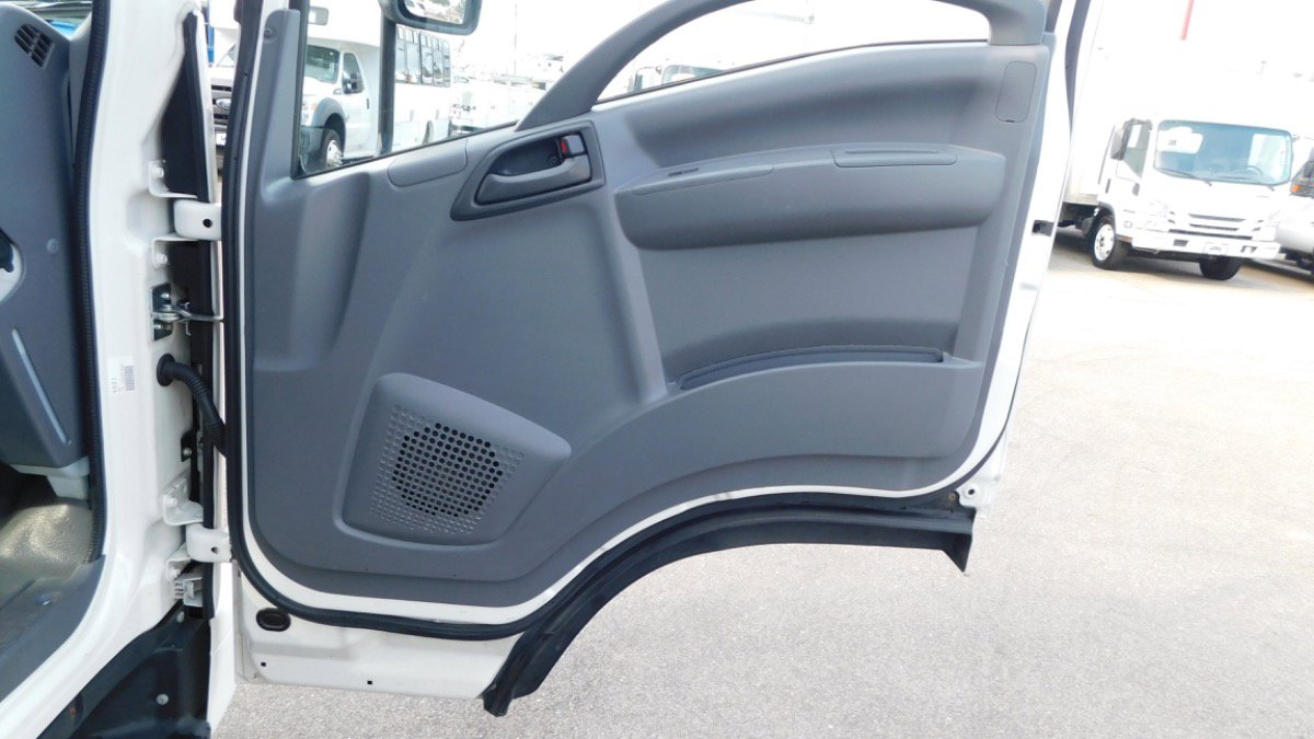 Used 2020 Isuzu NPR image 18