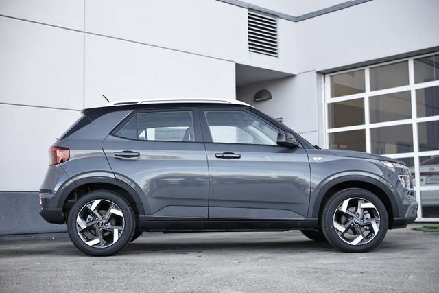 New 2026 Hyundai Venue SEL FWD image 3