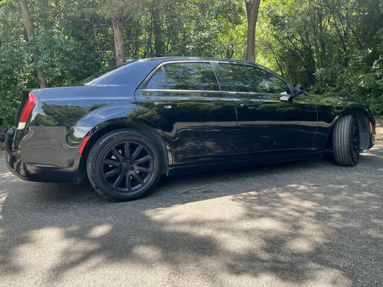 Used 2018 Chrysler 300 Touring L AWD/4WD image 9