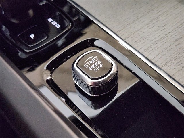 New 2025 Volvo XC60 B5 Plus w/ Climate Package image 21