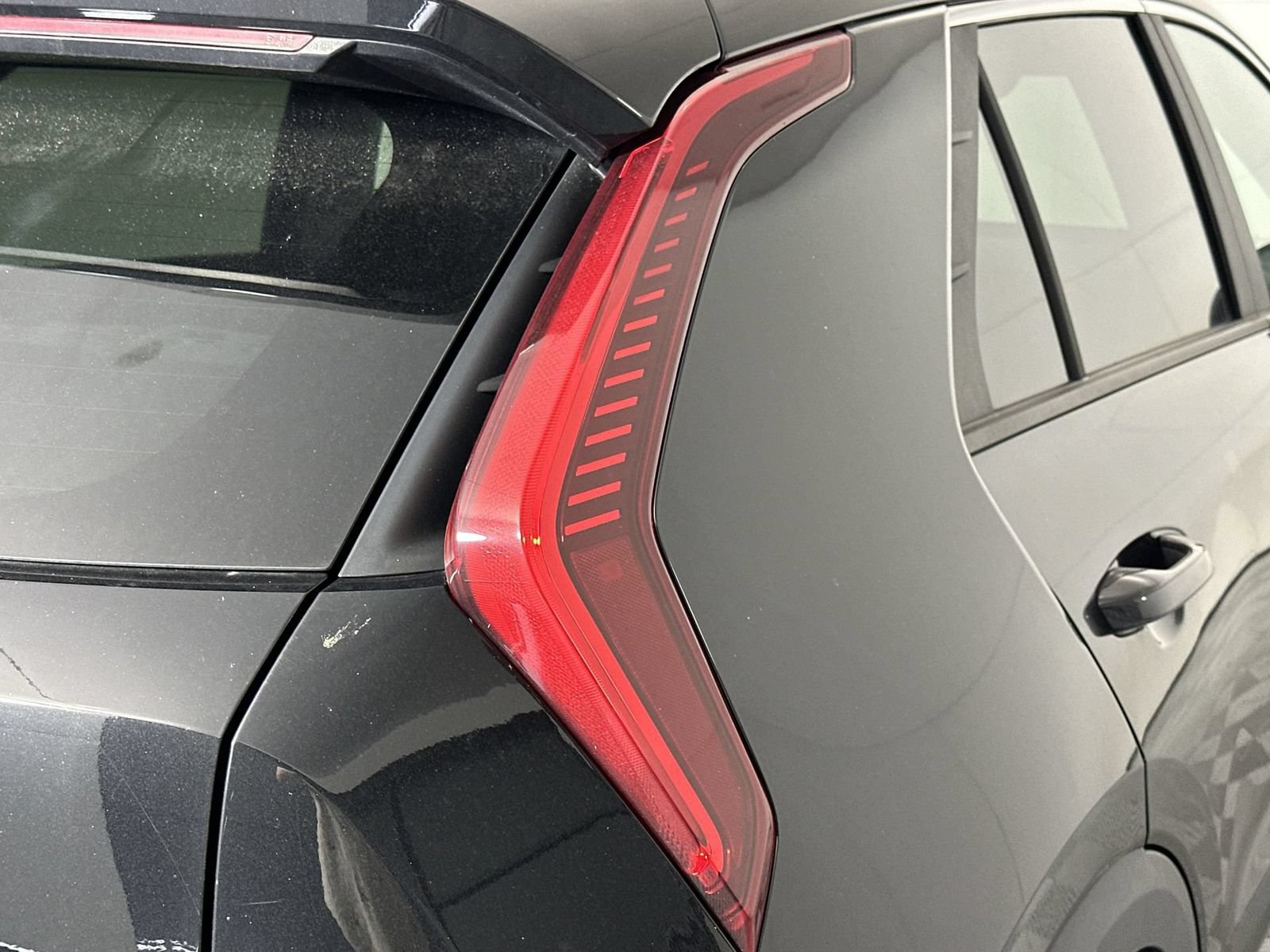 Used 2024 Kia Niro LX FWD image 26